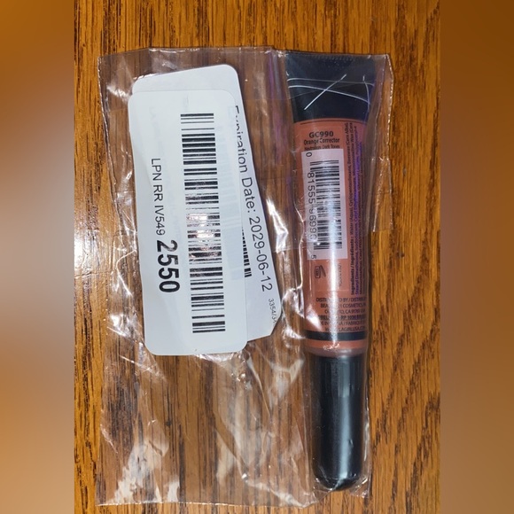 L.A. Girls Orange Concealer - Picture 2 of 2